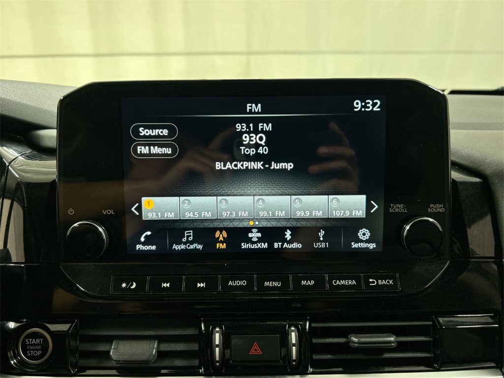 Vehicle image 17 of 26
