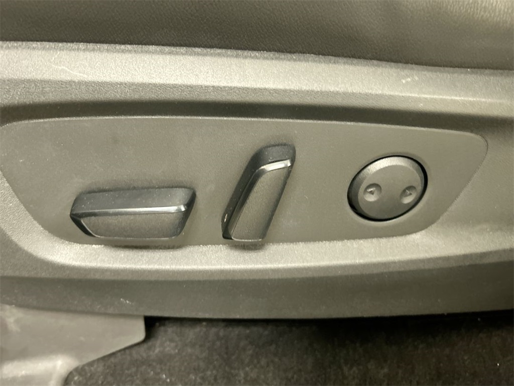 Vehicle image 22 of 26