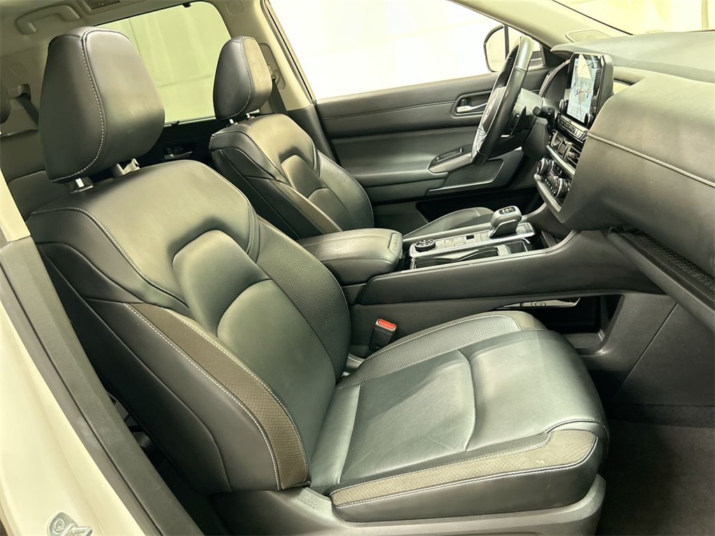 Vehicle image 12 of 26