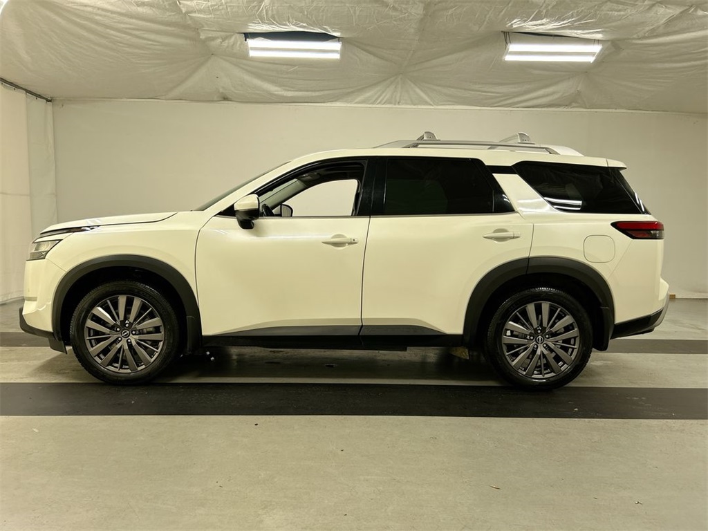 Vehicle image 7 of 26