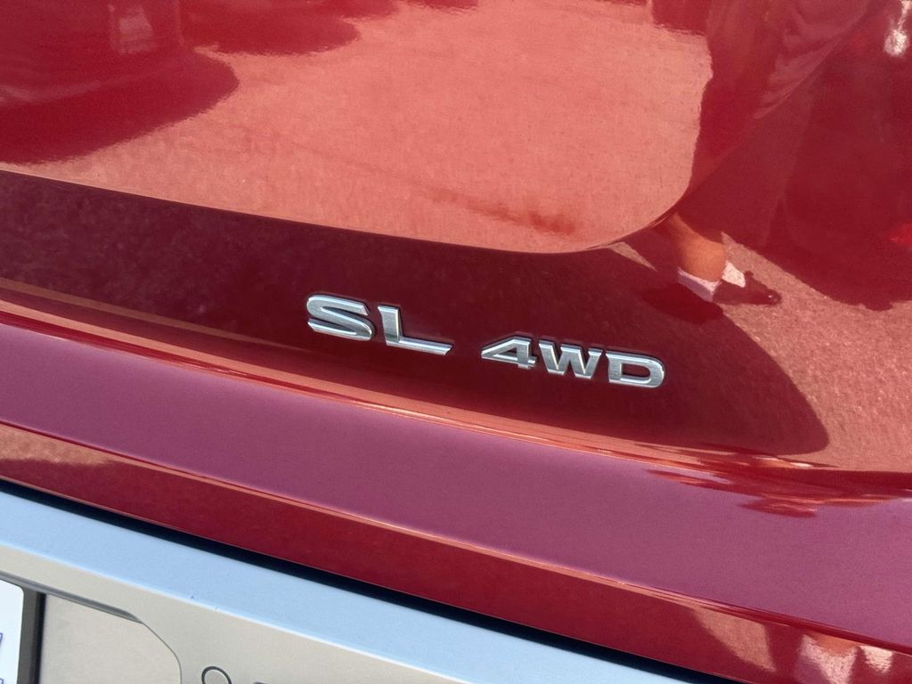 Vehicle image 10 of 31