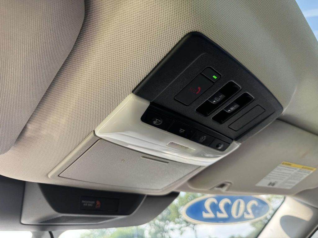 Vehicle image 21 of 31