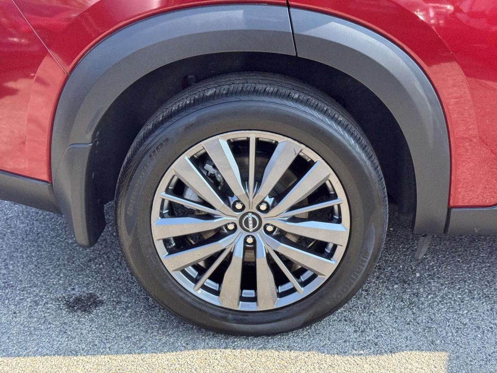Vehicle image 5 of 31