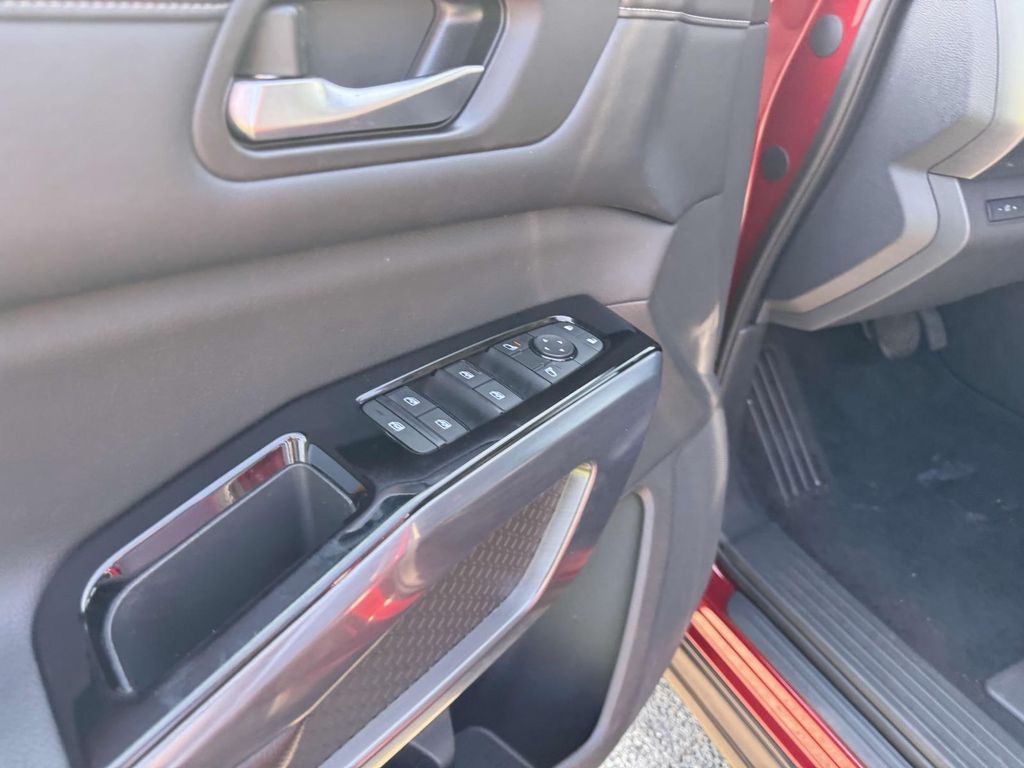 Vehicle image 13 of 31