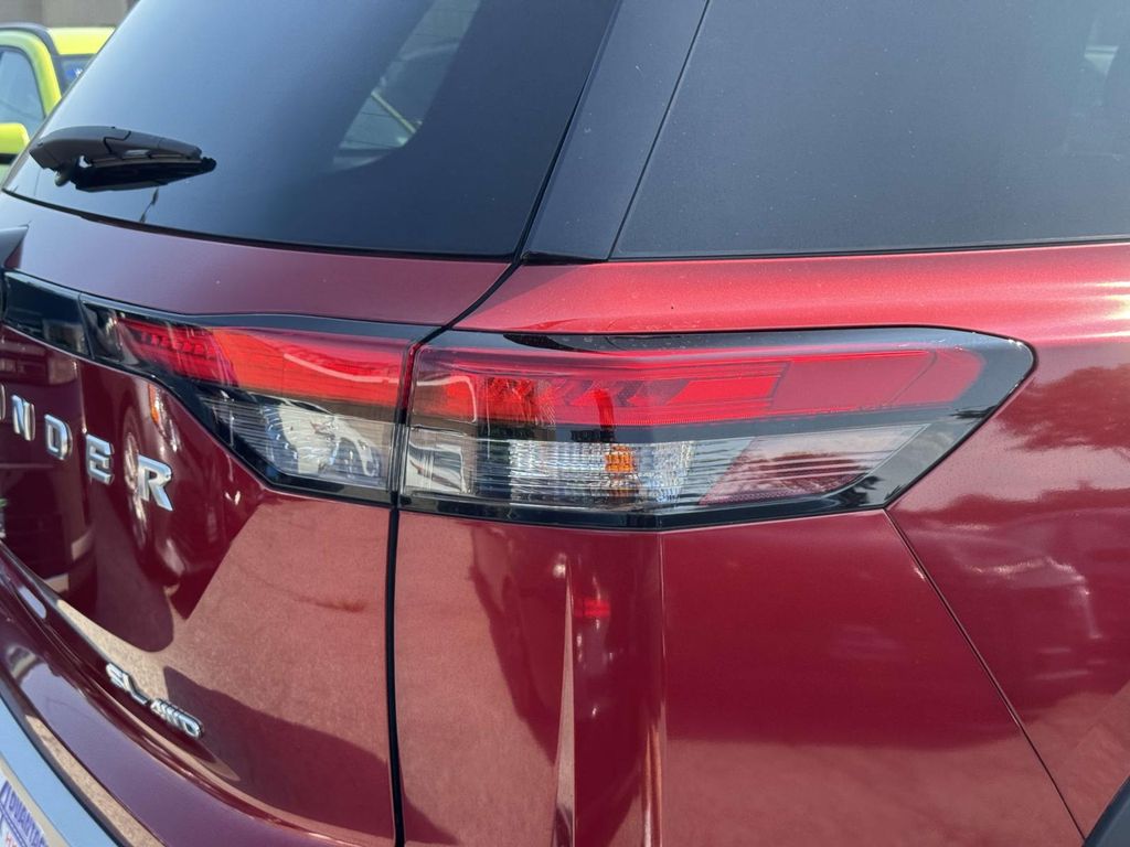 Vehicle image 24 of 31