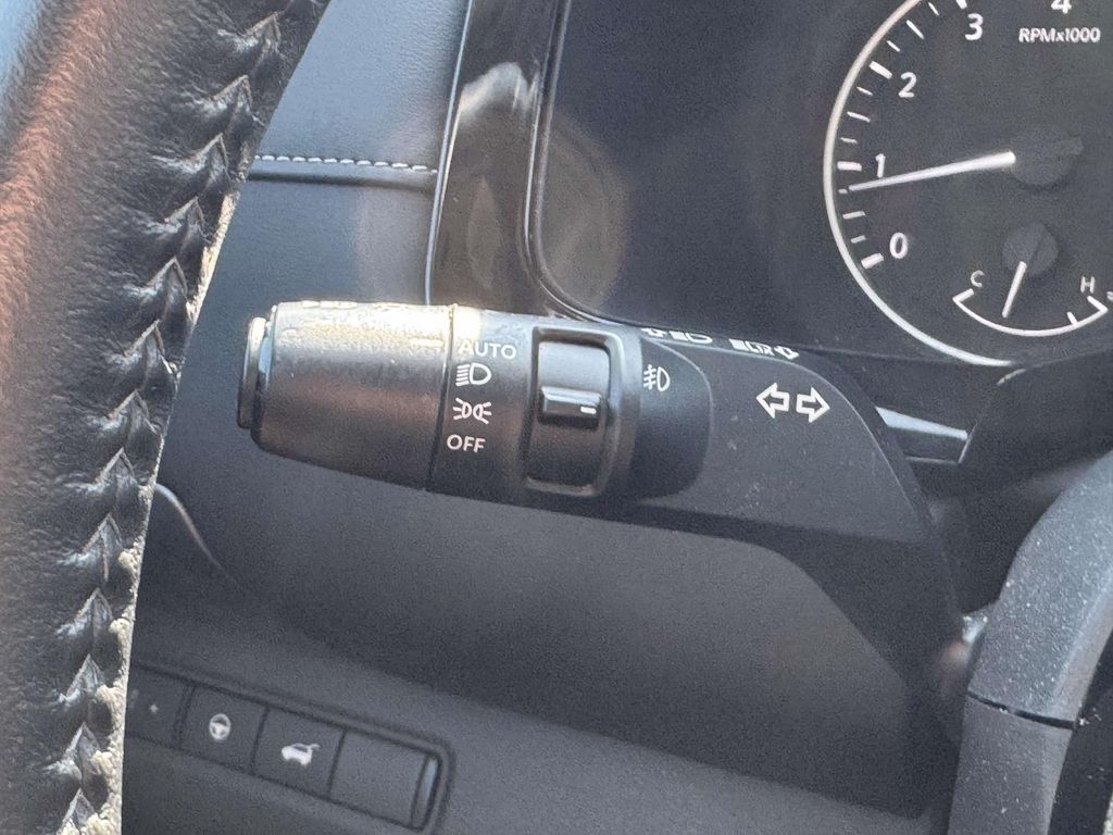 Vehicle image 19 of 31