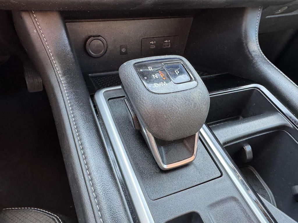 Vehicle image 22 of 31