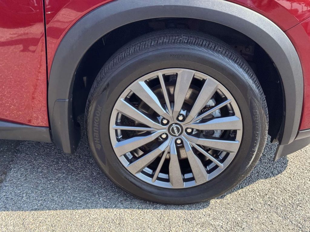 Vehicle image 4 of 31