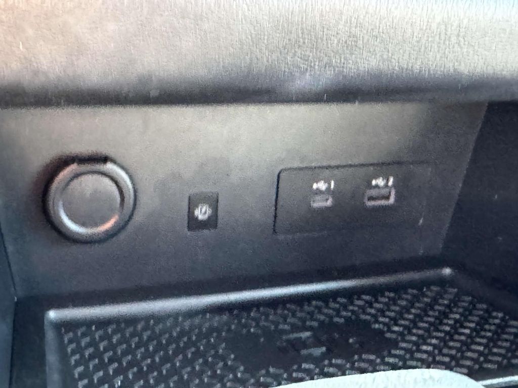 Vehicle image 17 of 31