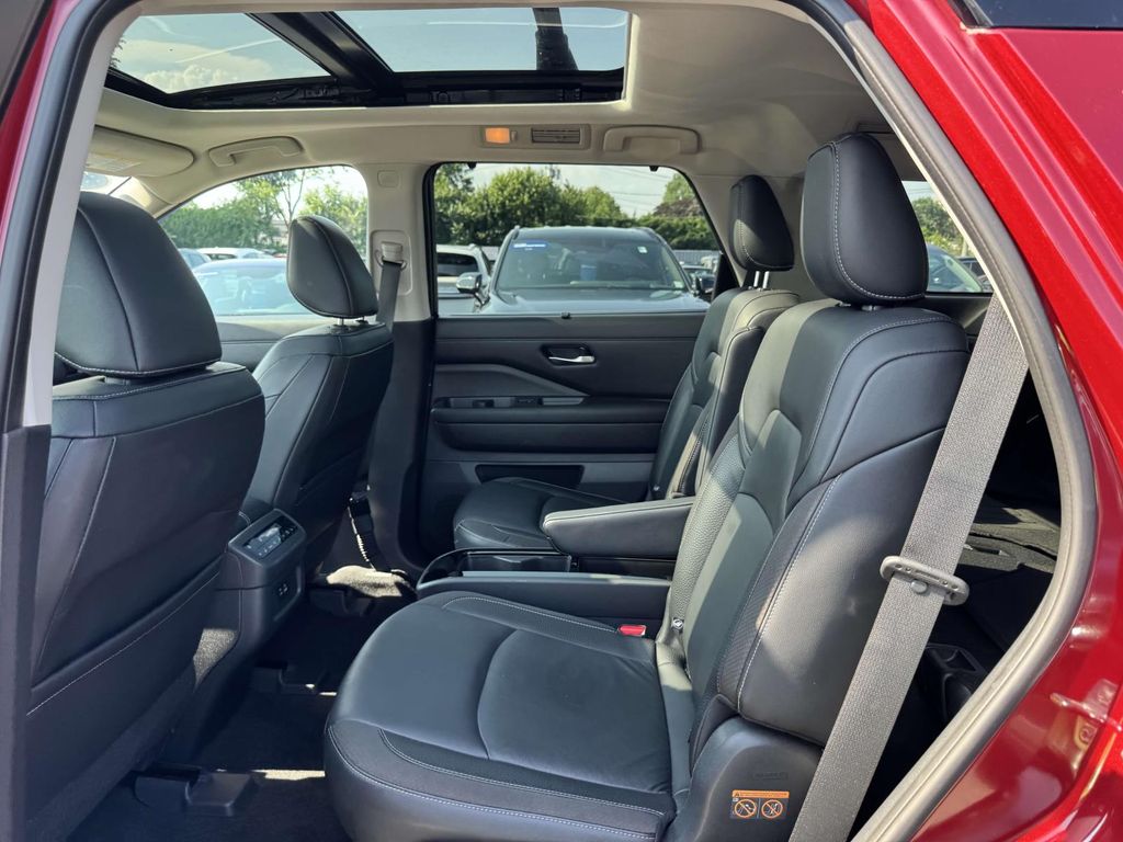 Vehicle image 6 of 31