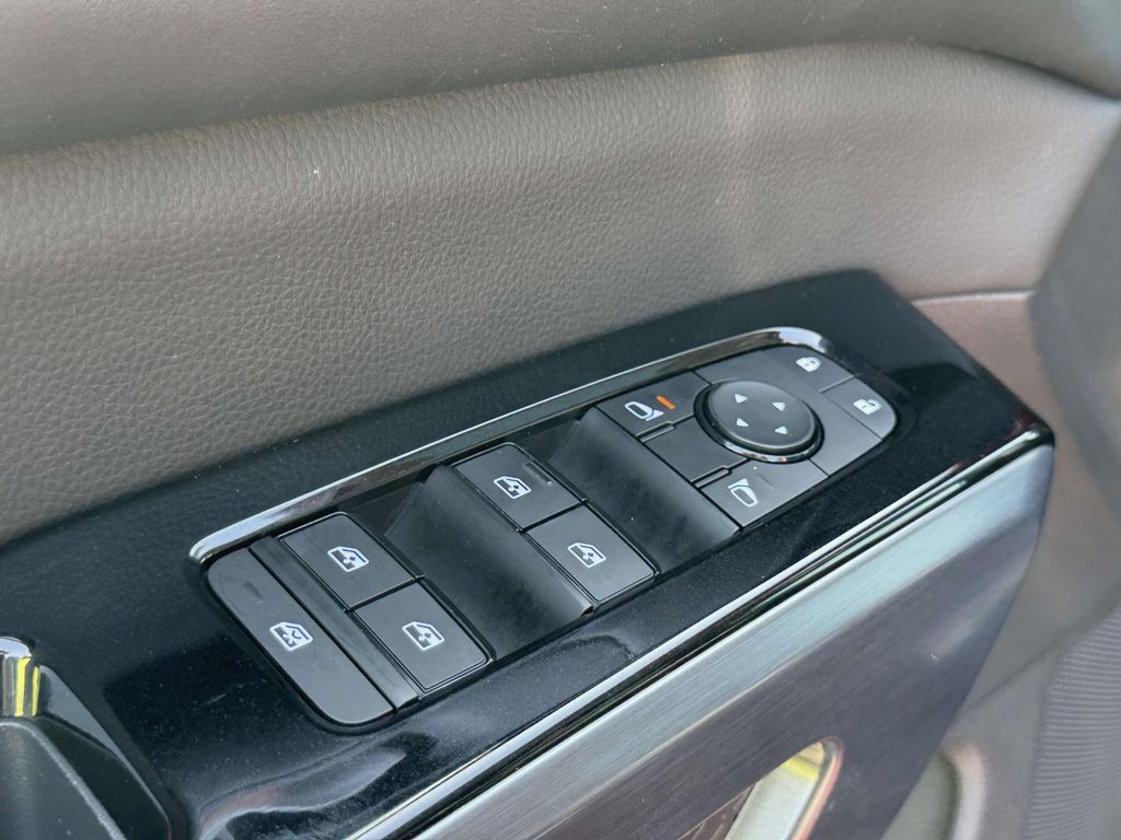 Vehicle image 18 of 31