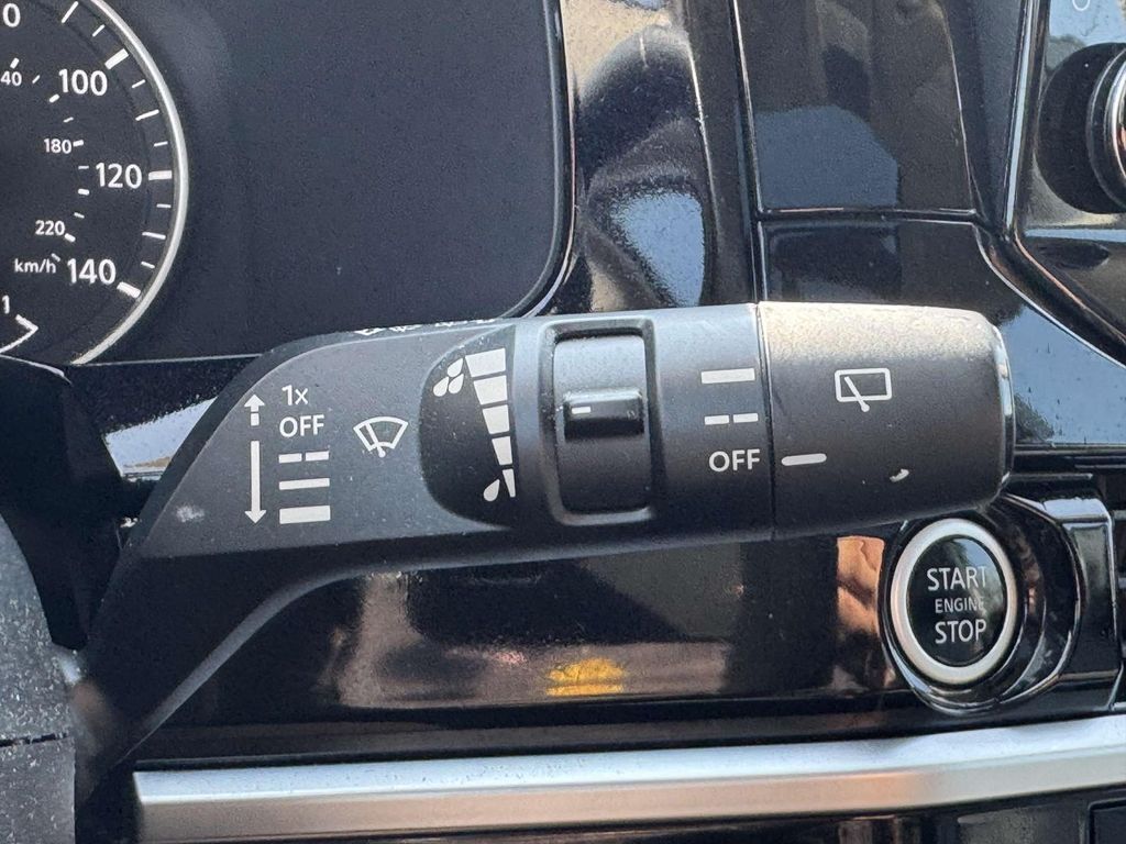 Vehicle image 28 of 31