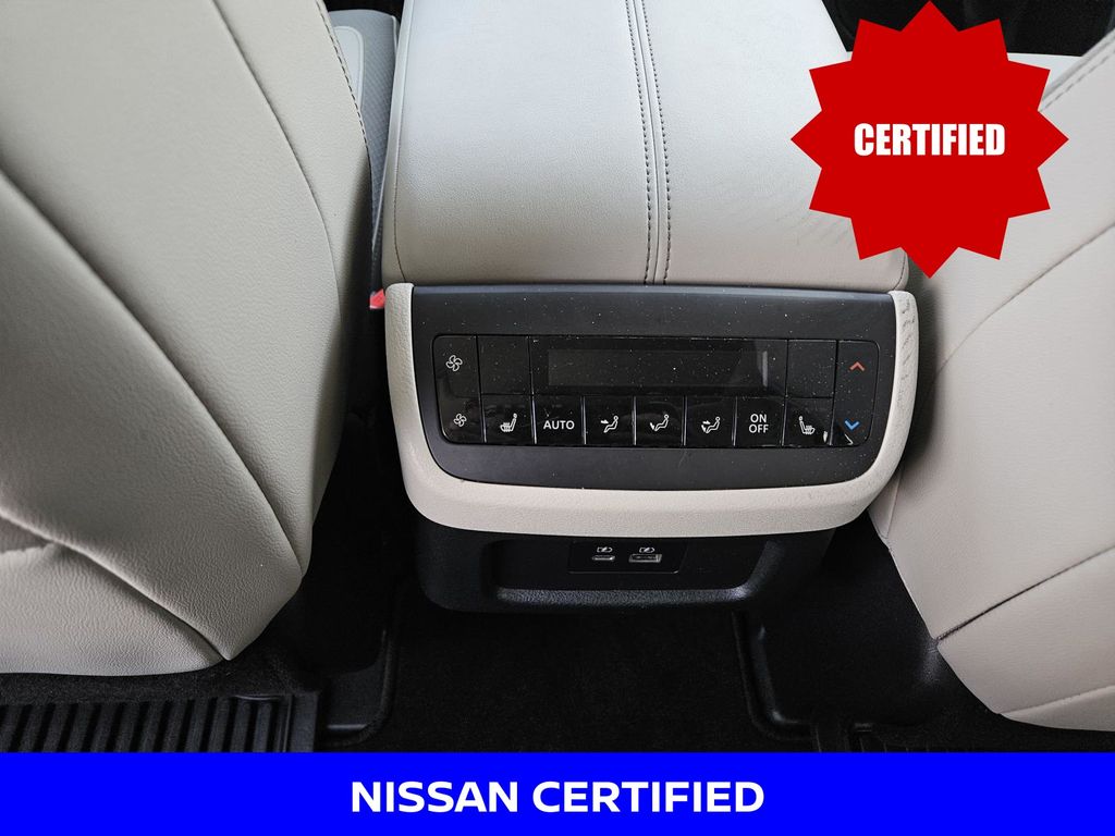 Vehicle image 20 of 37