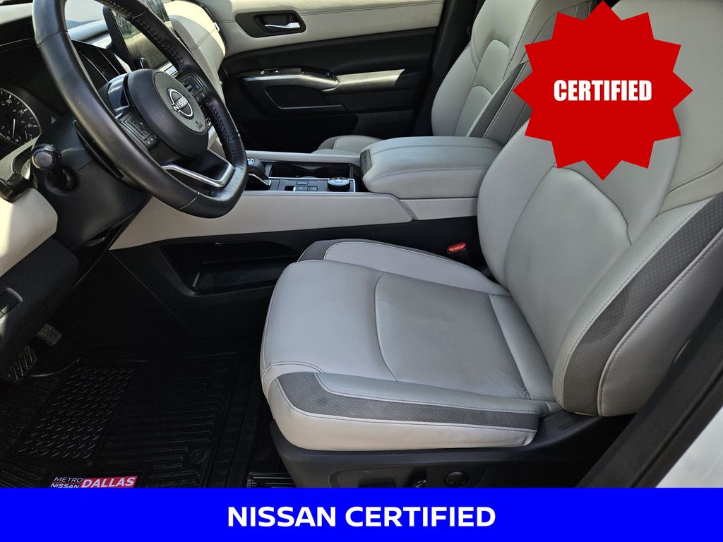 Vehicle image 21 of 37