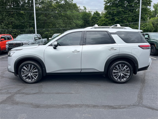 Vehicle image 7 of 27
