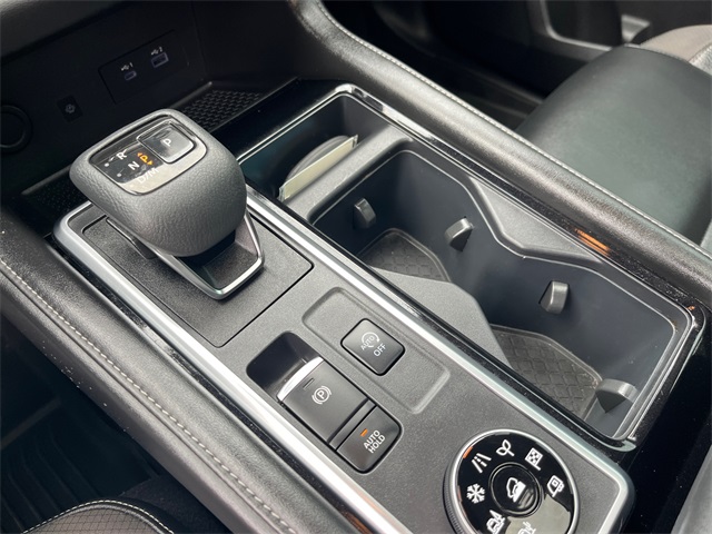 Vehicle image 23 of 27