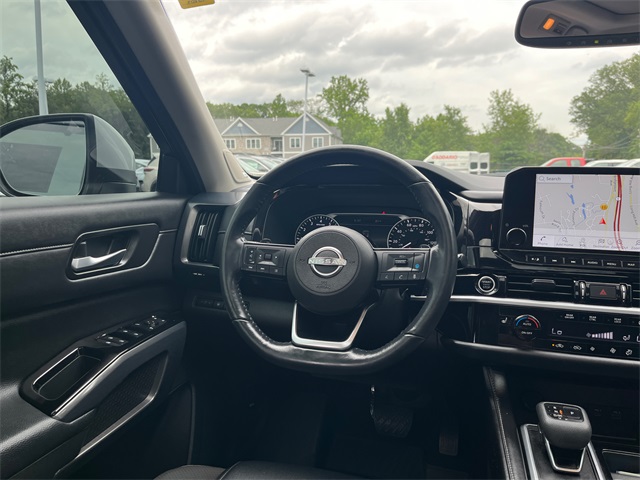 Vehicle image 13 of 27