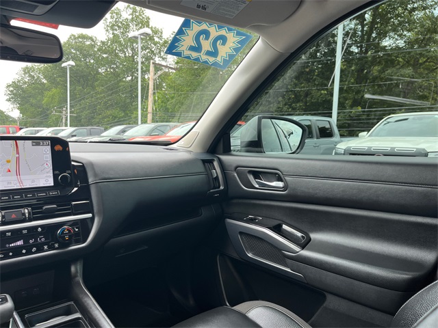 Vehicle image 15 of 27
