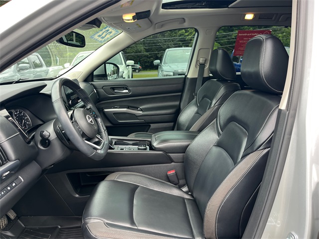 Vehicle image 12 of 27