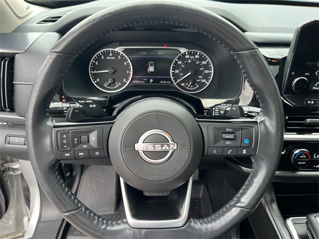 Vehicle image 17 of 27