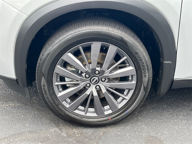 Vehicle image 8 of 27