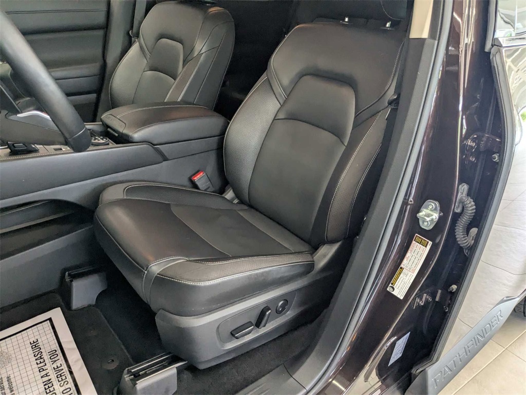 Vehicle image 15 of 44