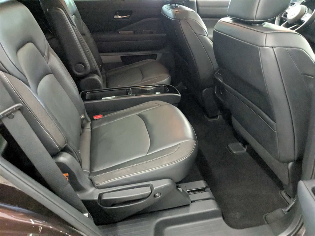 Vehicle image 13 of 44