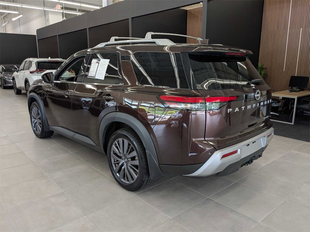 Vehicle image 6 of 44