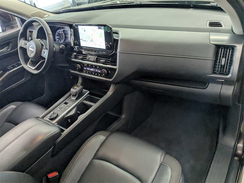 Vehicle image 18 of 44