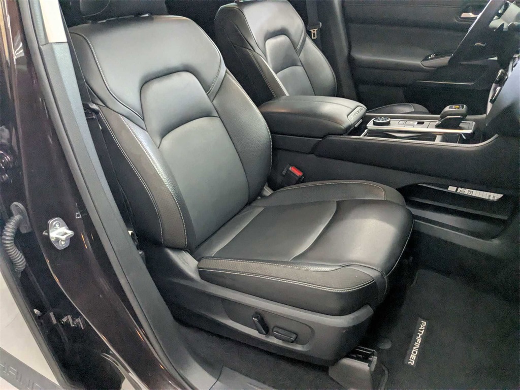 Vehicle image 12 of 44