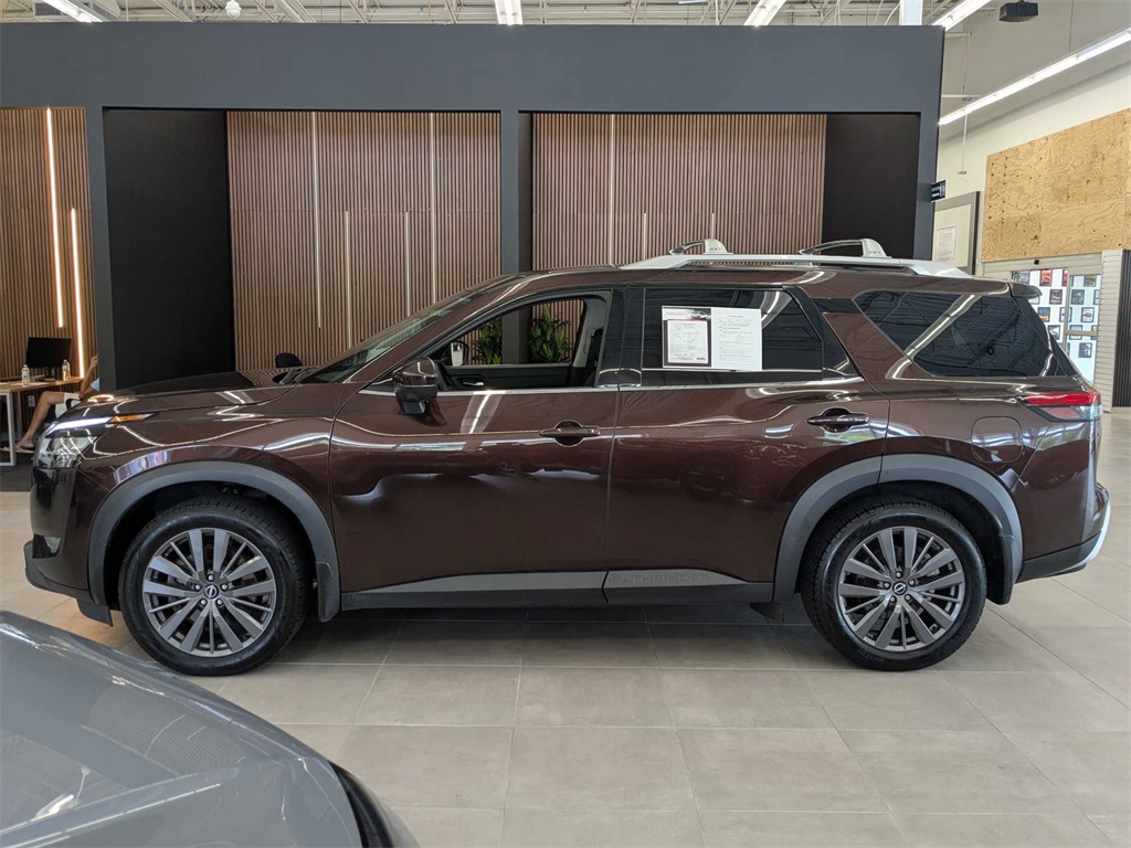 Vehicle image 7 of 44