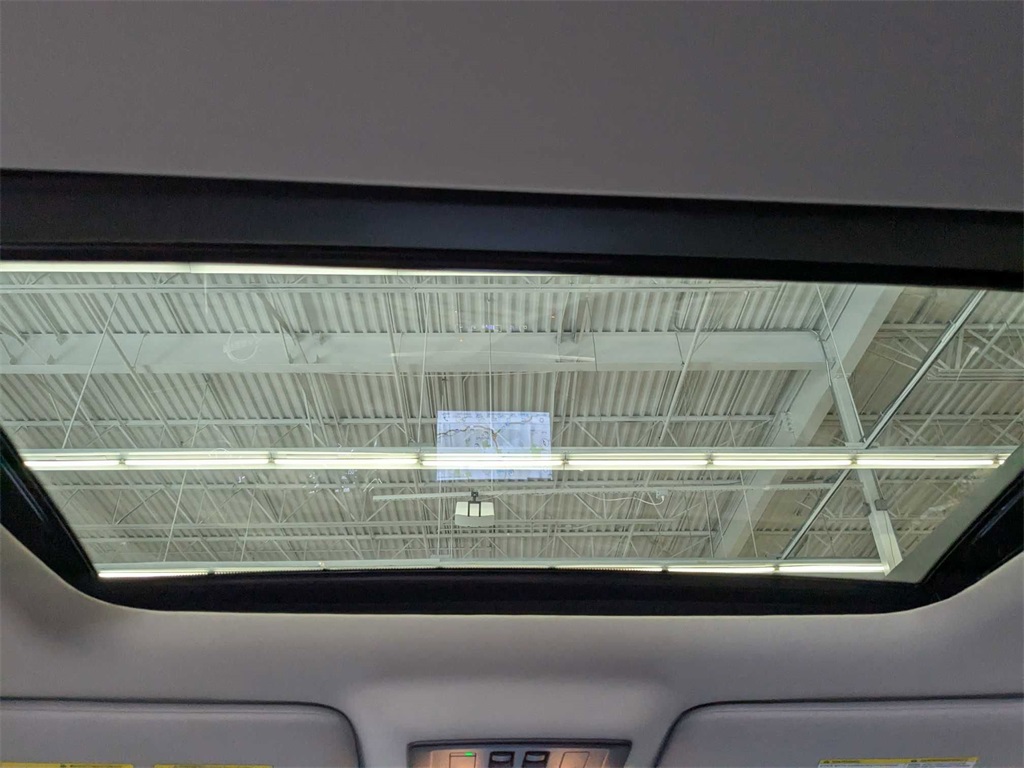 Vehicle image 41 of 44
