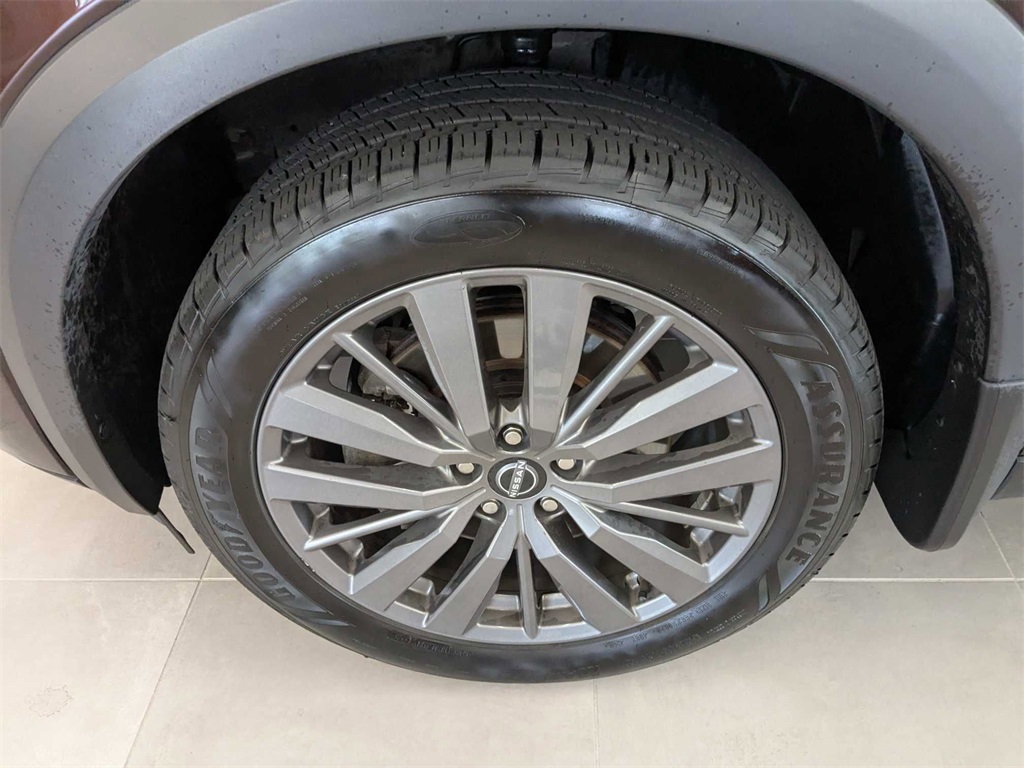 Vehicle image 9 of 44