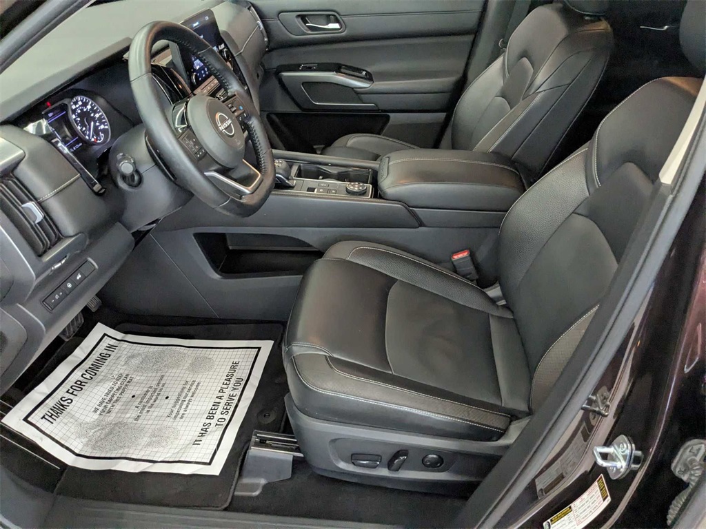 Vehicle image 17 of 44