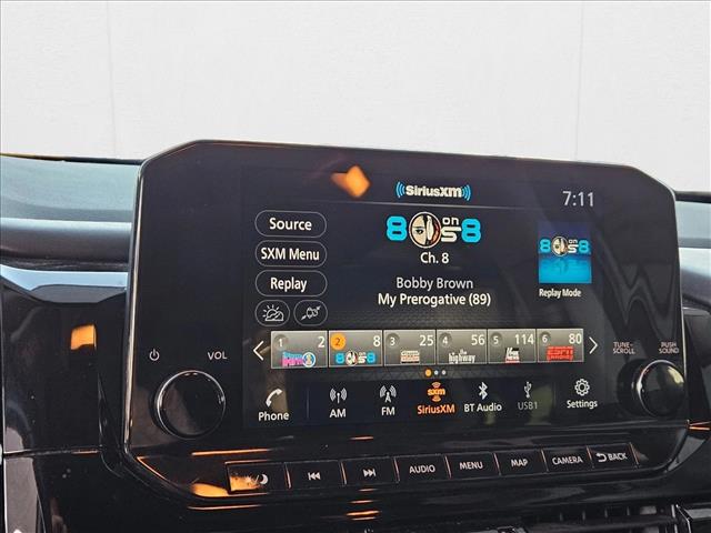 Vehicle image 17 of 21