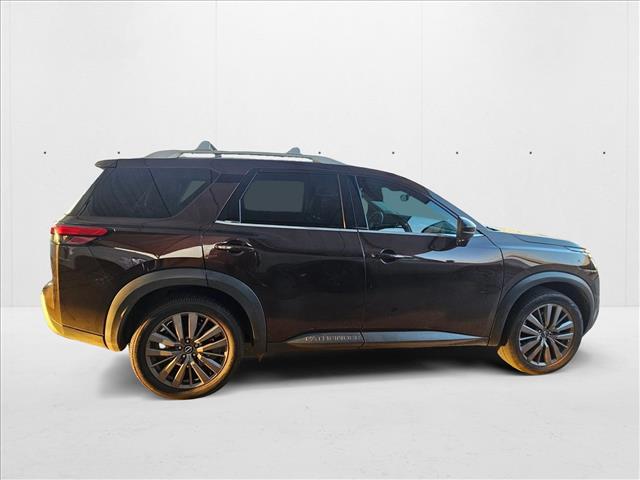 Vehicle image 4 of 21