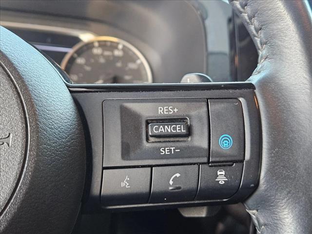 Vehicle image 19 of 21