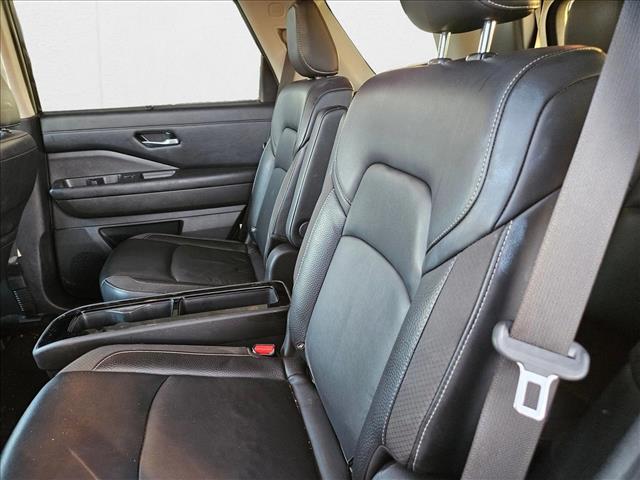 Vehicle image 9 of 21