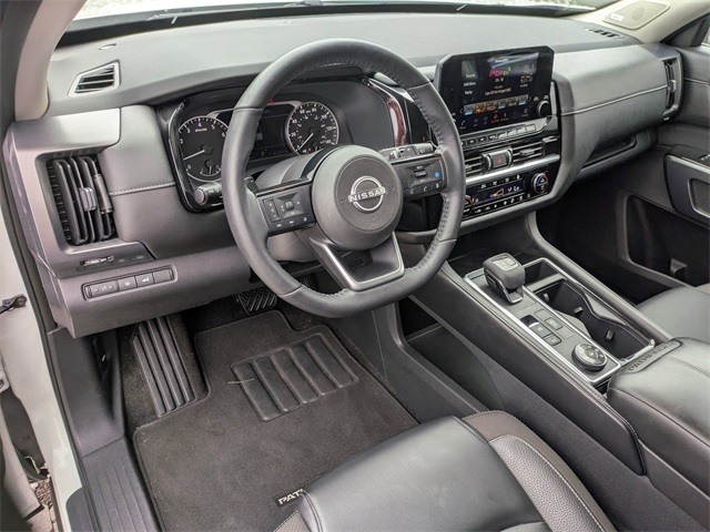 Vehicle image 23 of 42