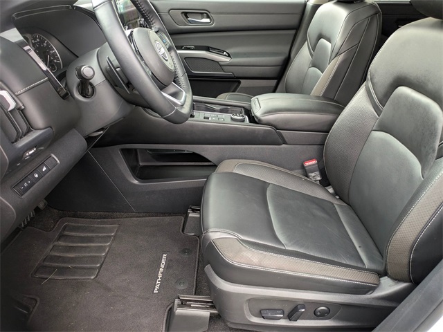 Vehicle image 19 of 42