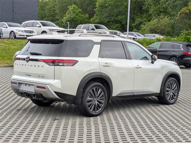 Vehicle image 5 of 42