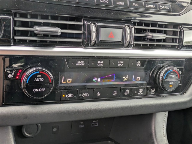 Vehicle image 35 of 42