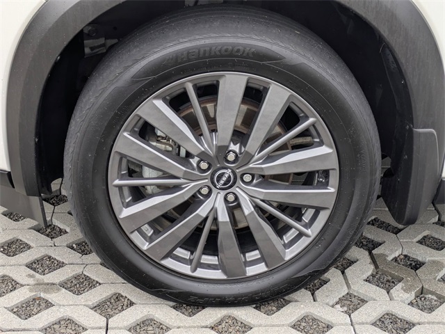 Vehicle image 10 of 42