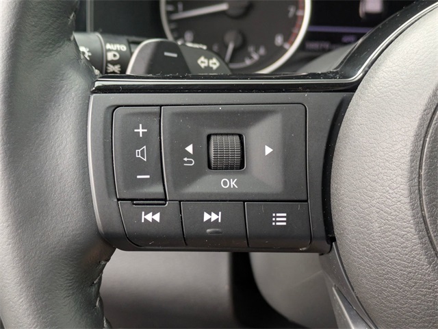 Vehicle image 39 of 42