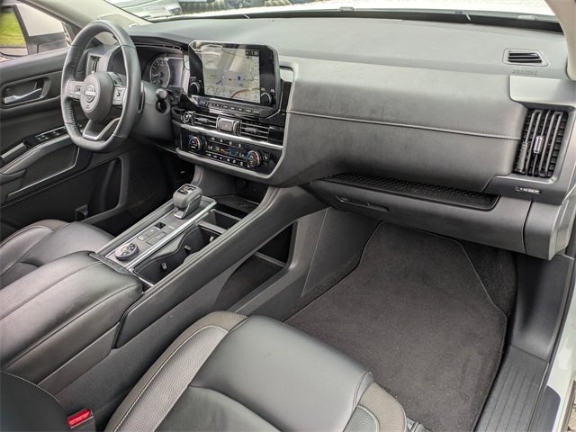 Vehicle image 21 of 42