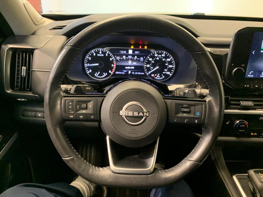 Vehicle image 22 of 64