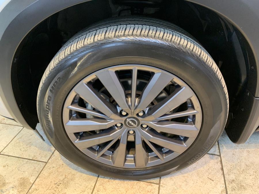 Vehicle image 13 of 64