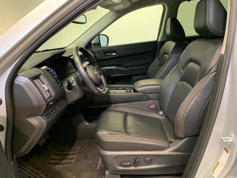 Vehicle image 19 of 64