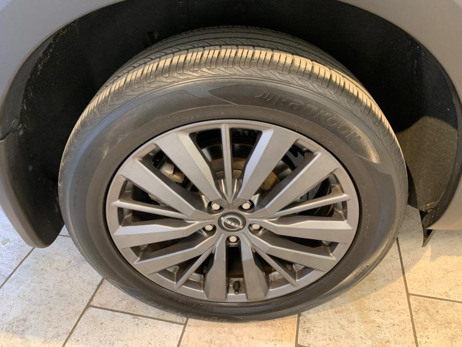 Vehicle image 11 of 64