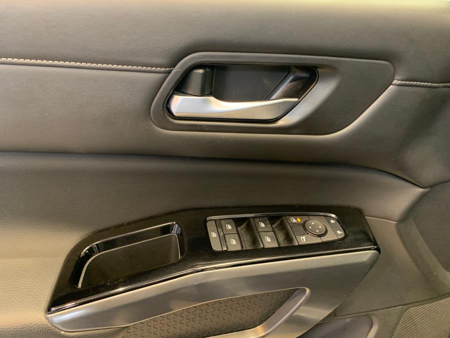 Vehicle image 16 of 64